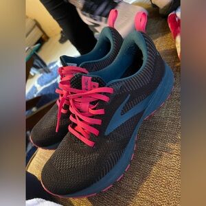 Brooks shoes size 8.5